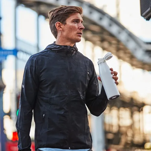 Vista 4 de Takeya Traveler - Taza de café a prueba de fugas, lazo de transporte, vasos aislados para uso diario, duradera y portátil con diseño a prueba