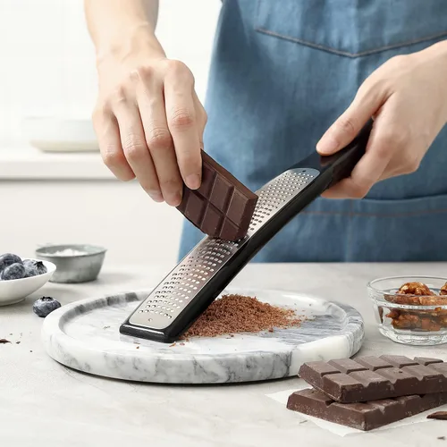 Vista 9 de Spring Chef Licuadora de masa mediana profesional y rallador de mano premium/rallador fino - Paquete de 2 productos - Negro