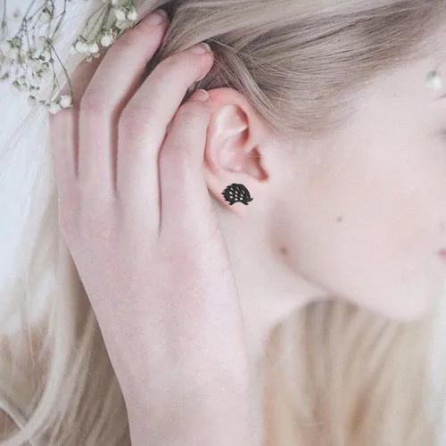 Vista 3 de Pequeños aretes de erizo de acero inoxidable, joyería de animales para mujer, regalos de erizo calado, aretes de metal ligeros (negro, talla única)