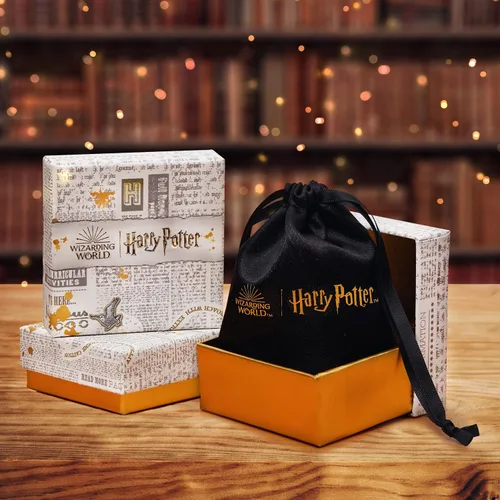 Vista 6 de HARRY POTTER Wizarding World - Collar con colgante de inicial de Snitch dorada, chapado en flash, 18 pulgadas, letra a elegir