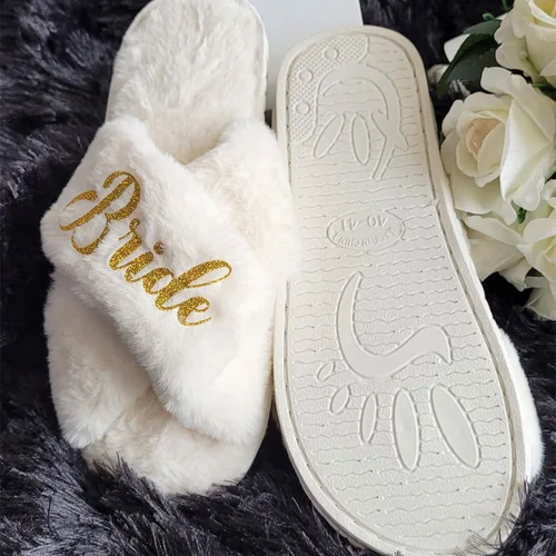 Vista 5 de Custom Fluffy Slippers for Women - Sizes XS - XL (US 4-12) - Personalized Bridesmaid Slippers - Custom Gift for Her