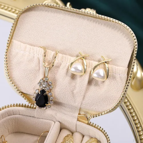 Vista 4 de YMQAHWY Estuche de viaje de joyería, caja organizadora de joyas de viaje, almacenamiento portátil de joyas para mujer, anillos, aretes, collares