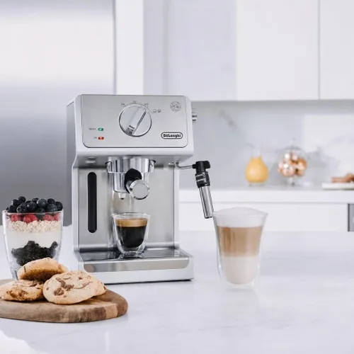 Vista 3 de De'Longhi ECP3620 15 Bar Espresso Cappuccino Machine, Plata