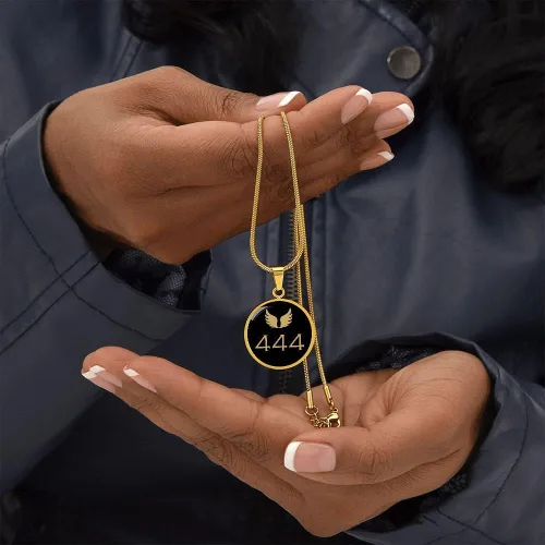 Vista 7 de Hilis Jewelry Collar con números de ángel 444 para protección de mujeres, joyería espiritual, regalos personalizados, alas de ángel grabadas, dije