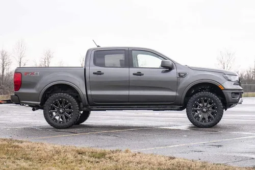 Vista 8 de Rough Country Kit de nivelación de 2.5 pulgadas para Ford Ranger 2019-2023 - 50100