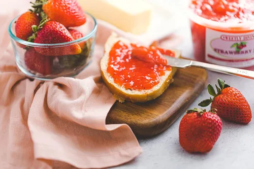 Vista 2 de Sweetly Divine Mermelada de fresa para congelar - Deliciosas mermeladas y untables - Mantener congelado o refrigerado