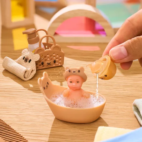 Vista 4 de MGA's Miniverse Make It Mini Real Baby Nurture - Embalaje a ciegas, mini coleccionables temáticos para el cuidado del bebé, 8 estilos, incluyendo