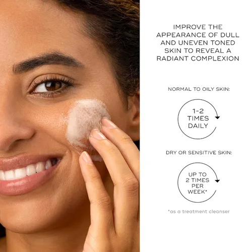 Vista 4 de Medik8 Surface Radiance Cleanse AHA and BHA Limpiador facial diario - Exfoliante, suave espuma facial - Limpiador facial antienvejecimiento - 5.0
