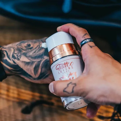 Vista 2 de Crema para tatuajes de Tattoo Lovers Care Tattoo Aftercare Loción Hidratante Promueve la curación de la piel revitalizante para enrojecimiento