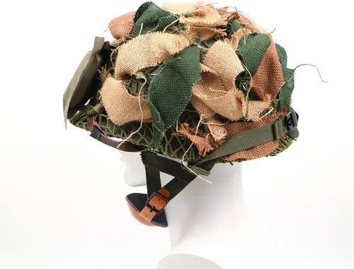 Vista 4 de WW2 WWII US Airborne M1C Casco 506 th Paracaídas Infantería Versión Jump con bolsa de primeros auxilios Red de camuflaje
