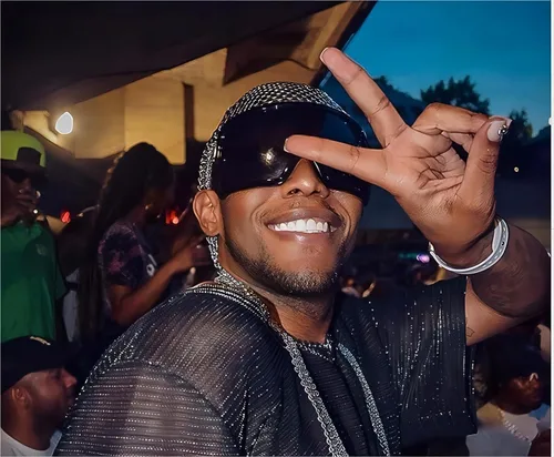 Vista 2 de Gafas de sol envolventes de gran tamaño para mujeres y hombres, gafas de sol futuristas geniales para rave, gafas de sol con escudo curvado grande