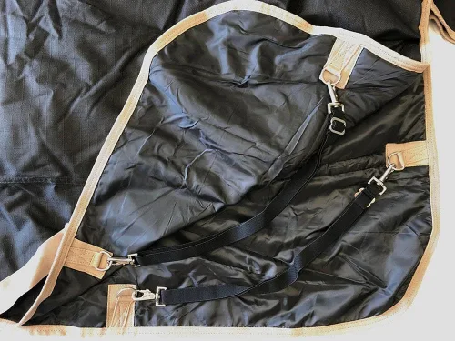 Vista 3 de AJ Tack Manta de invierno impermeable 1200D con alfombra para el cuello, 14.14 oz (400 g) con cuello de vellón, refuerzos de hombro y solapa