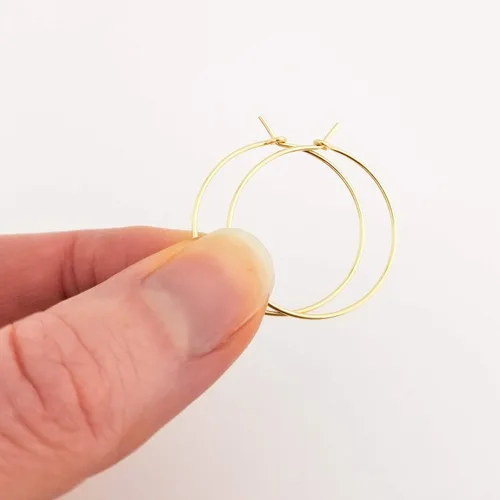 Vista 10 de Aretes de aro finos medianos de oro de 14 quilates para mujer, ligeros, minimalistas, para uso diario, de 1.5 pulgadas