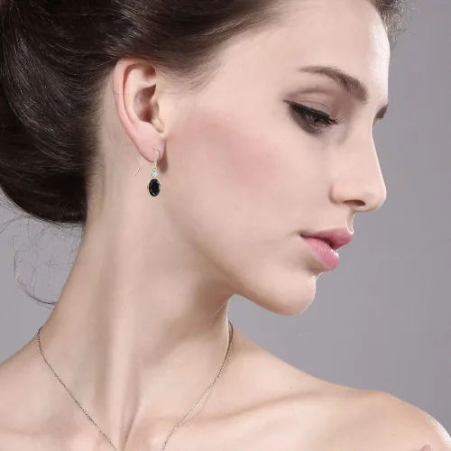 Vista 3 de Gem Stone King Aretes colgantes ovalados de 3.54 quilates de zafiro negro, oro amarillo de 14 quilates, gancho de pez francés, Gema Metal Piedra