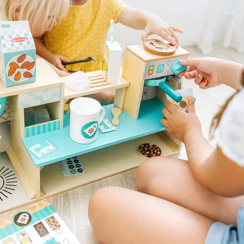 Vista 3 de Melissa & Doug Cafetería Coffee Shop Barista de Madera (35 Piezas) - Certificado FSC