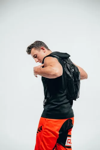 Vista 10 de RAVERUNNER Mochila de hidratación antirrobo Mochila rave aprobada por festivales para asistentes a conciertos, mochila de agua para festivales sin