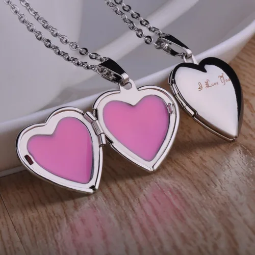 Vista 4 de Collar con colgante de acero inoxidable con grabado láser con texto en inglés "I Love You" para niñas y mujeres (permite grabar tus propias palabras)