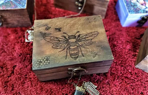 Vista 2 de JB&C Premium Joyero de abeja grabado, hermosa caja de recuerdos Organizador de soporte decorativo Idea de regalo para el día de San Valentín