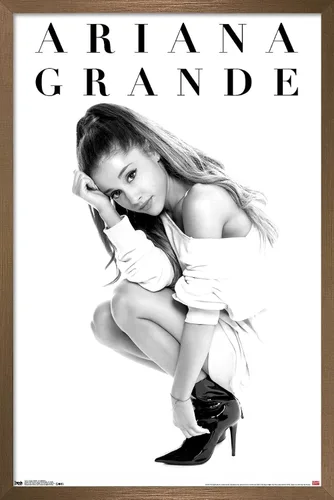Vista 16 de Trends International Ariana Grande - Póster de pared de luna de miel, 22.4 pulgadas de largo x 14.7 pulgadas, versión enmarcada en madera de granero