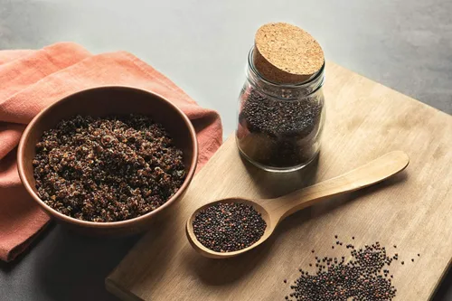 Vista 4 de Quinua negra orgánica, 8 onzas, sin OMG, grano entero, germinable, kosher, vegano, Sirtfood, a granel. Fácil de cocinar. Buena fuente de grasas