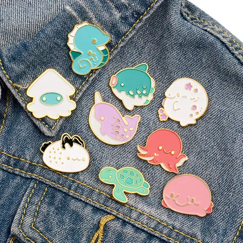 Vista 4 de Juego de pines de solapa esmaltados de dibujos animados con diseño de animales marinos, insignias, ballenatortuga marinapulpohipocampopez