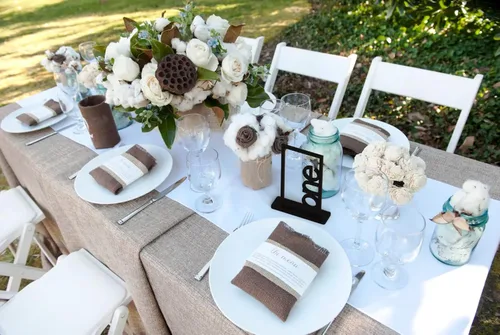 Vista 6 de Números de mesa de boda de madera negra, números de mesa huecos de estilo letra pura con base de soporte para recepción de bodas, eventos, fiestas
