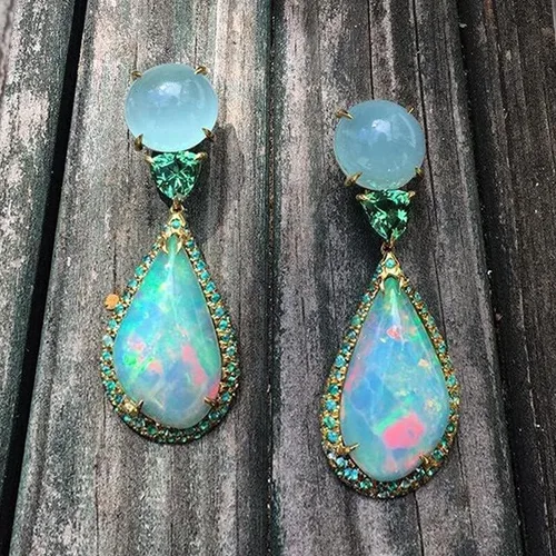 Vista 4 de Pendientes de tuerca de lujo de ópalo artificial de moda verde esmeralda