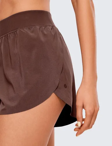 Vista 3 de CRZ YOGA Pantalones cortos de correr de cintura media para mujer, de secado rápido, ligeros, con abertura alta, pantalones cortos de entrenamiento