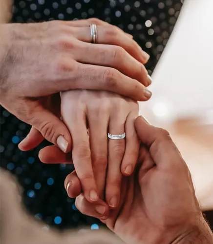 Vista 3 de KOHOTA Anillos giratorios de acero inoxidable para mujeres y hombres, anillos giratorios para la ansiedad, anillos giratorios para aliviar