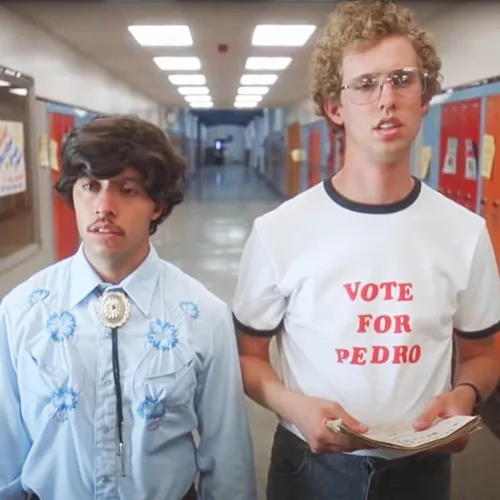 Vista 2 de DIRTYRAGZ Camiseta Vote for Pedro para hombre, camiseta gráfica de Napoleon Dynamite