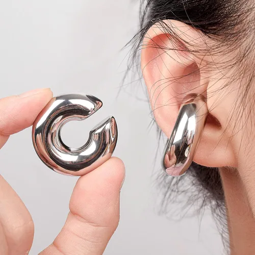 Vista 4 de Juego de aretes gruesos para mujer, sin perforación, de oro de 14 quilates y aretes de plata