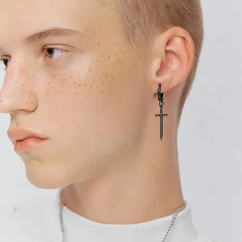 Vista 3 de Pendientes de aro minimalistas con espada de daga para hombres, mujeres, niños y niñas, dijes de acero inoxidable 316L, aros de abrazo, cartílago