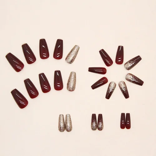Vista 6 de 24 uñas postizas largas a presión, color rojo vino oscuro, elegante diseño degradado rojo vino, purpurina dorada, brillante, uñas postizas rojas