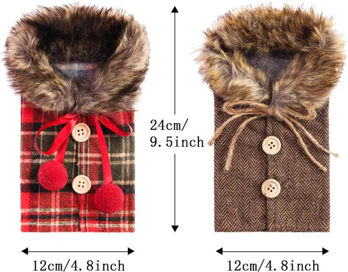 Vista 3 de Tanlee 4 fundas de suéter de Navidad a cuadros para botellas de vino con cuello de piel sintética y diseño de capa de botón para decoraciones