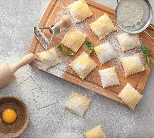 Vista 6 de Cortador de sellos de ravioles con juego de ruedas de rodillo, molde con mango de madera y borde estriado, accesorio de cocina para prensa de pasta