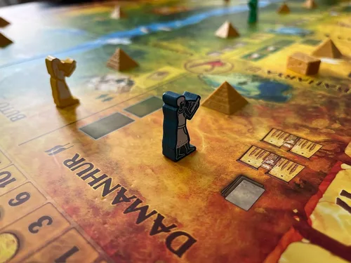Vista 3 de Amun Re by Alley Cat Games Juego de mesa de estrategia A partir de 12 años 2 a 5 jugadores Juego clásico de subastas y construcción