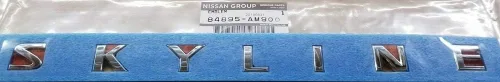 Vista 5 de NISSAN Emblema de pieza genuina Tapa de maletero Primera 4D Número de pieza 84890-50J60