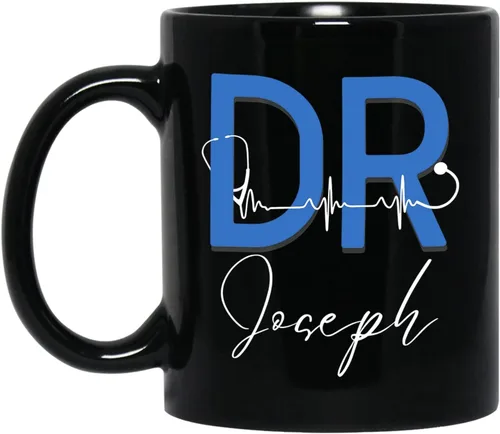 Vista 12 de Taza de café negra personalizada, regalo para agradecimiento al médico, divertida taza de café con texto en inglés "This Is A Doctor's Doctor's 11