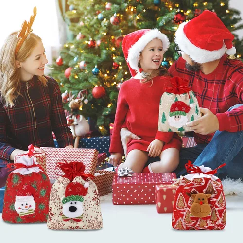 Vista 4 de SHANGRLA Bolsas de regalo de Navidad con cordón, diseño de muñeco de nieve, reno, Papá Noel y oso Lindas bolsas de regalo de Navidad para niños