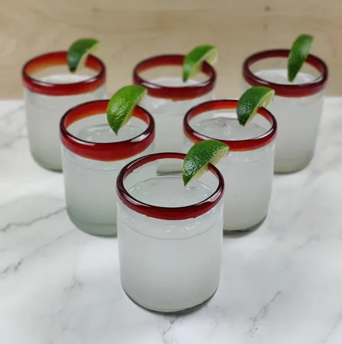 Vista 2 de Dos Sueños Vasos mexicanos soplados a mano, juego de 6 vasos con bordes rojos (10 onzas cada uno)