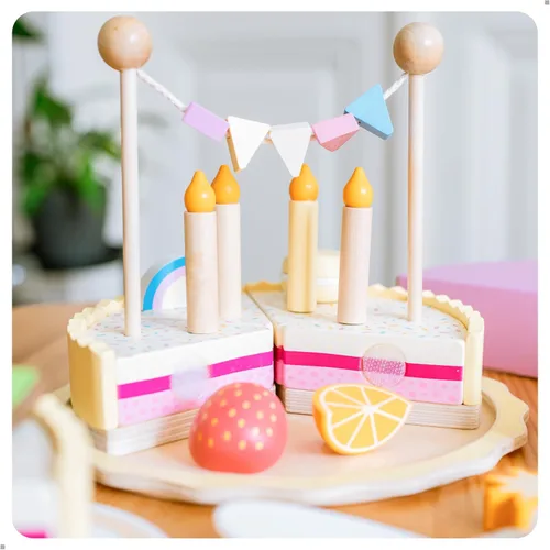 Vista 3 de UMU® Juego de pastel de cumpleaños de madera, juguete de cocina con velas, números, frutas y coberturas, comida de madera para niños de 3, 4, 5