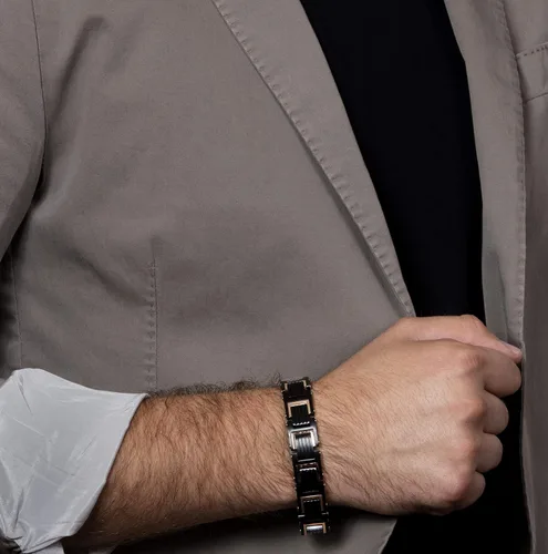 Vista 4 de Spartan Pulsera para hombre en acero inoxidable disponible con circonita cúbica y fibra de carbono dos tonos chapado en oro rosa plomizo o negro