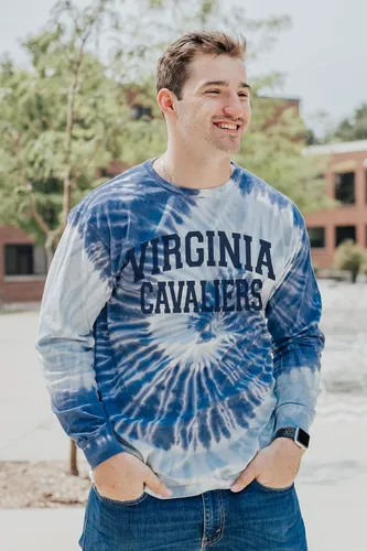 Vista 9 de Blue 84 Camiseta de manga larga con licencia oficial de la NCAA para mujer, teñido anudado