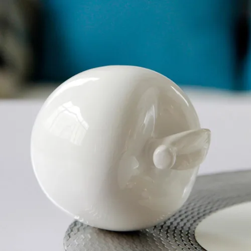 Vista 5 de VOSAREA Estatua de manzanas de cerámica, figuras de manzanas, escultura de frutas de porcelana, adorno de escritorio para decoración de mesa