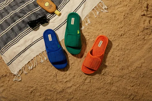 Vista 2 de Dearfoams Pantuflas de rizo de espuma viscoelástica ajustables para hombre y exterior