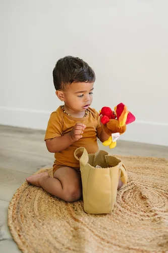 Vista 3 de Genius Baby Toys Mi primer juguete de Acción de Gracias con pavo de peluche, oso de peluche, pastel de calabaza, niña indígena nativa americana