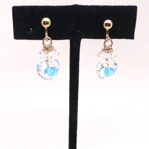 Vista 4 de Aretes de cristal de 0.551x0.551 in con forma de corazón transparente AB clúster de gota sin perforar o atornillar