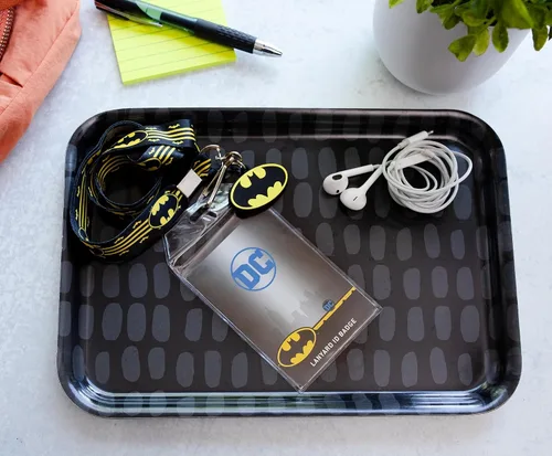 Vista 6 de Silver Buffalo DC Comics Batman Wrap-Around Logo Lanyard con soporte para insignia y dije