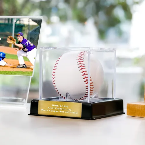 Vista 3 de Vitrina de béisbol con grabado, caja de almacenamiento de acrílico con protección UV, soporte negro, regalo perfecto para el día de San Valentín