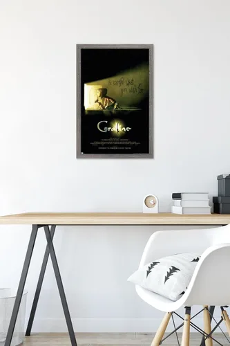 Vista 6 de Trends International Coraline - Póster de pared con texto en inglés «Be Careful» Versión enmarcada Barnwood